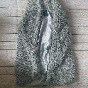 Me Jane faux fur women vest size XL